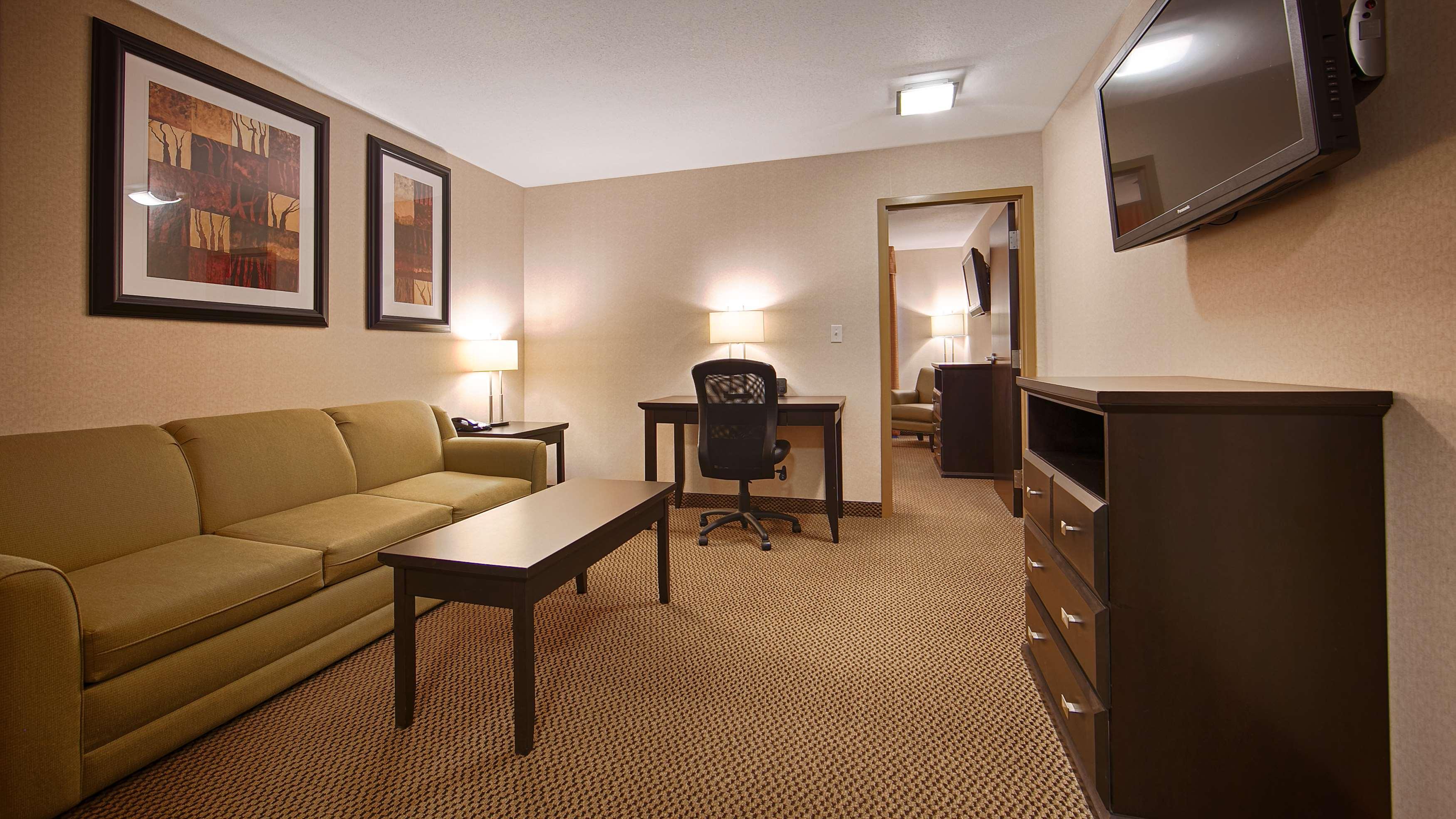 Best Western Bonnyville Inn & Suites Екстериор снимка
