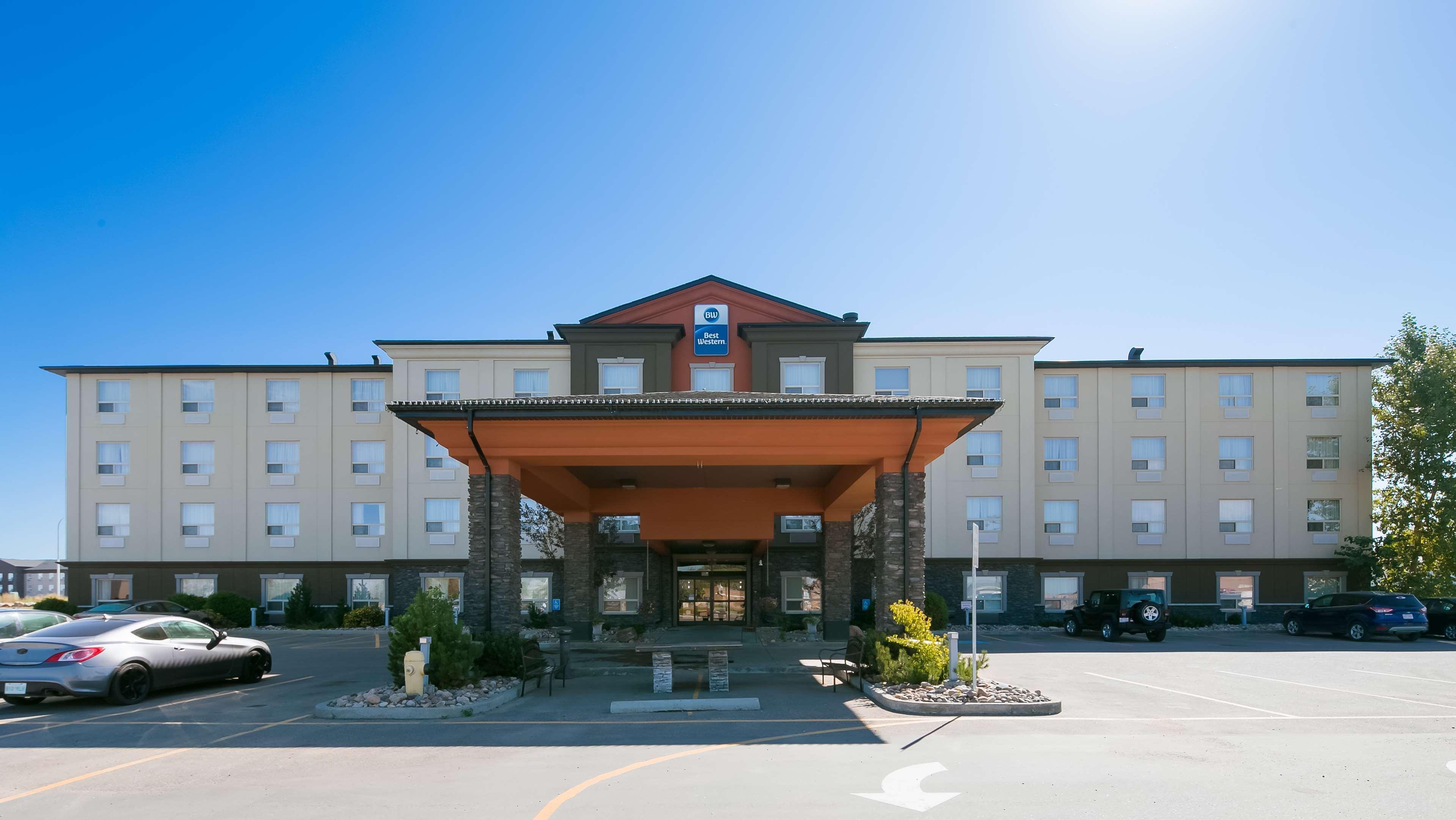 Best Western Bonnyville Inn & Suites Екстериор снимка